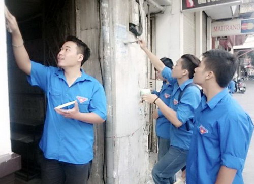 Thanh niên Thủ đô tham gia giữ dọn dẹp, giữ gìn vệ sinh các tuyến phố
